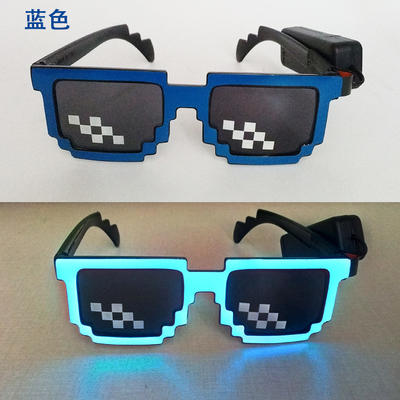 I vetri luminosi molli del LED accendono gli occhiali da sole senza fili che emettono luce nello scuro