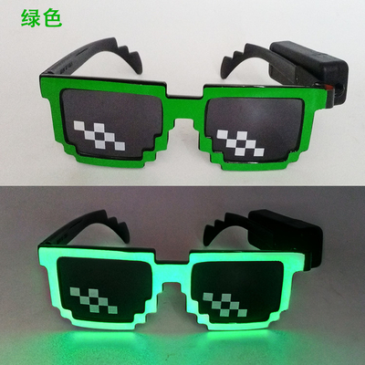 I vetri luminosi molli del LED accendono gli occhiali da sole senza fili che emettono luce nello scuro